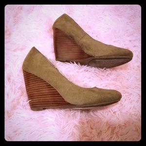 Nine West Tan platforms